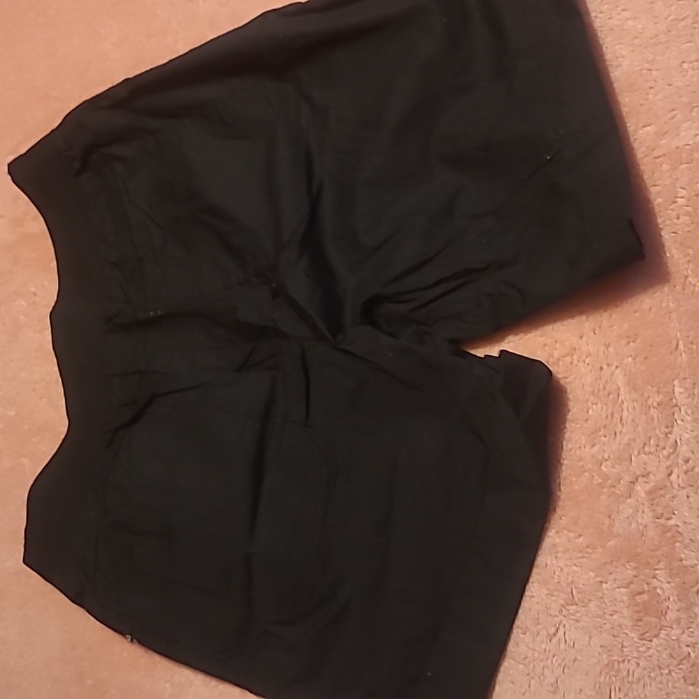 Shorts - Picture 6 of 7